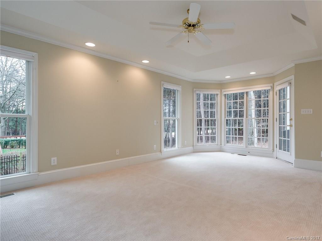 The Peninsula - Residential