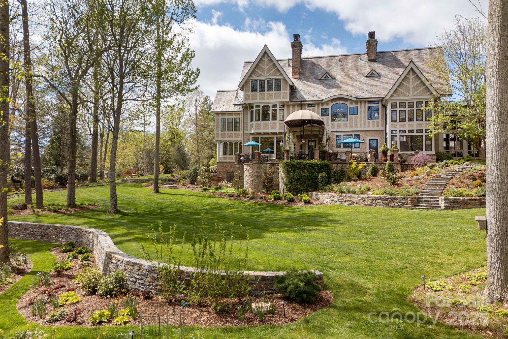 8 Fairway Place