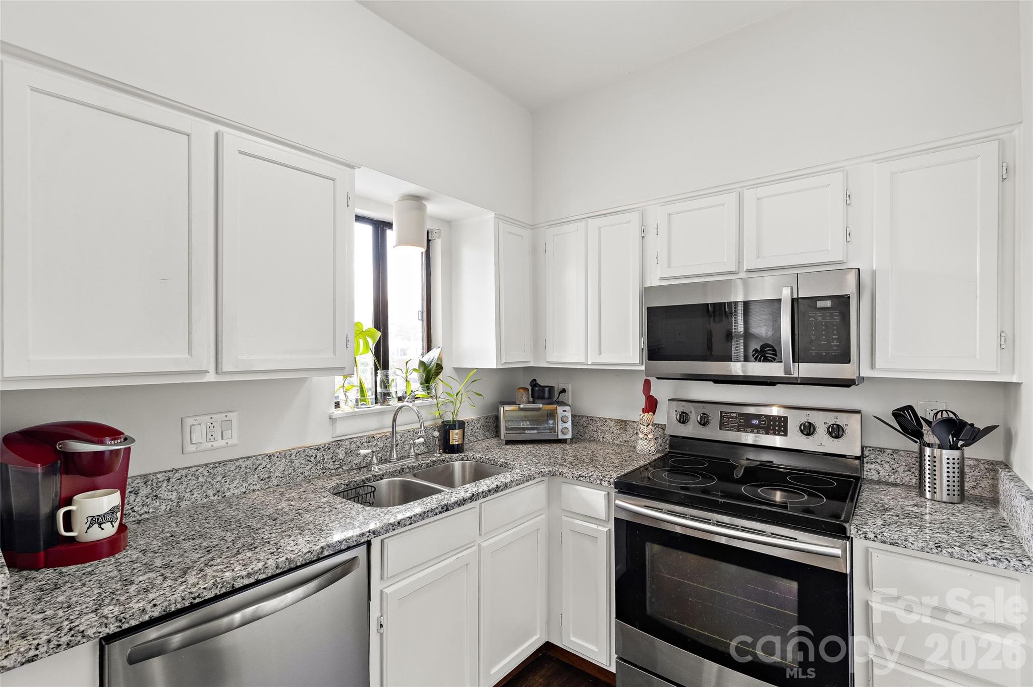 224 N Poplar Street 22