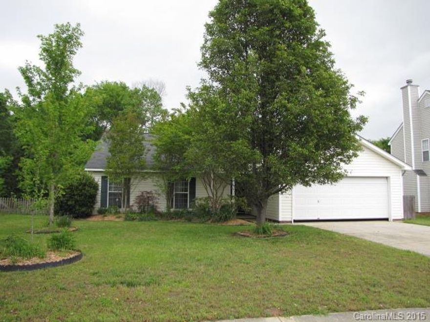 Take a look inside! Great Steele Creek ranch near shopping and dining at Rivergate! Tile floors, 10' ceilings, plant ledges. Eat-in kitchen w/double oven and walk-in pantry has pass-through into family room w/fireplace. Sliding doors off of dining w/wainscoting open to screened porch that overlooks fenced back yard. Fantastic master suite w/tray ceiling, walk-in closet, bath w/dual sink vanity, garden tub, subway-tiled shower w/frameless glass enclosure and dual shower heads.