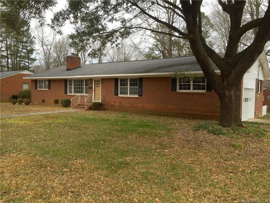 Stewart Park- well maintained full brick ranch on a great corner lot

Interiors offer large open great room/Kitchen- kitchen renovated in 2002 interiors painted 3/5/2016   hardwood oak floors throughout  tiled baths, frpl in Lr, nice rear deck off GR
