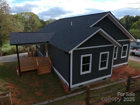 21 Marion Road Leicester NC 28748