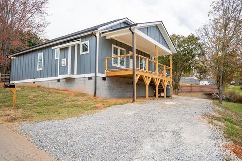 21 Marion Road Leicester NC 28748