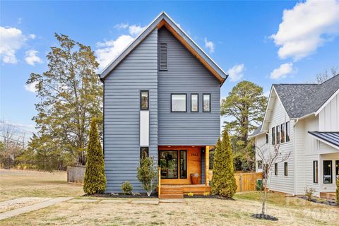 2553 Elkwood Circle Charlotte NC 28205