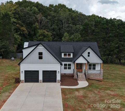 Photo of 2988 Quail Drive, Newton, NC 28658 (MLS # 4283261)