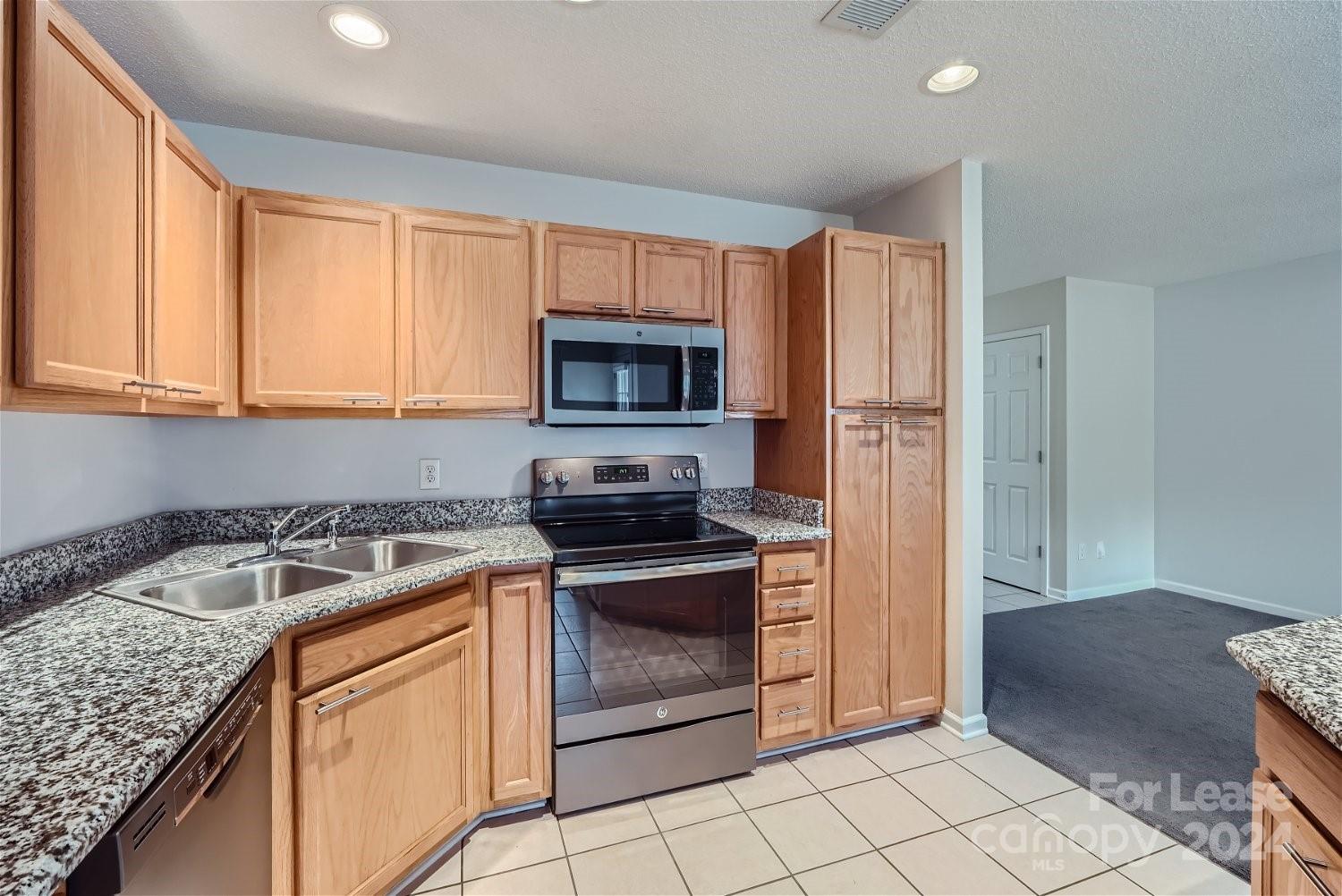 Tyler Woods - Residential Lease