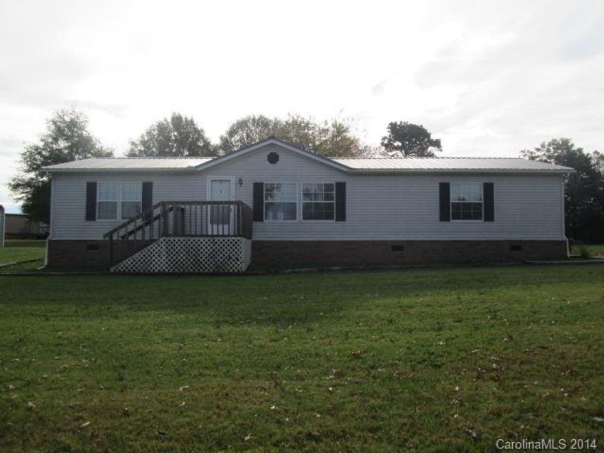 Manufactured double-wide home in Green Valley subdivision that sits on 1.23 acre nice large lot features 3 bedrooms, 2 baths, kitchen, living room, dining room back deck and lots of storage spaces. This is an incredible deal! Water is provided by United Water Corp. Hot water heater missing.