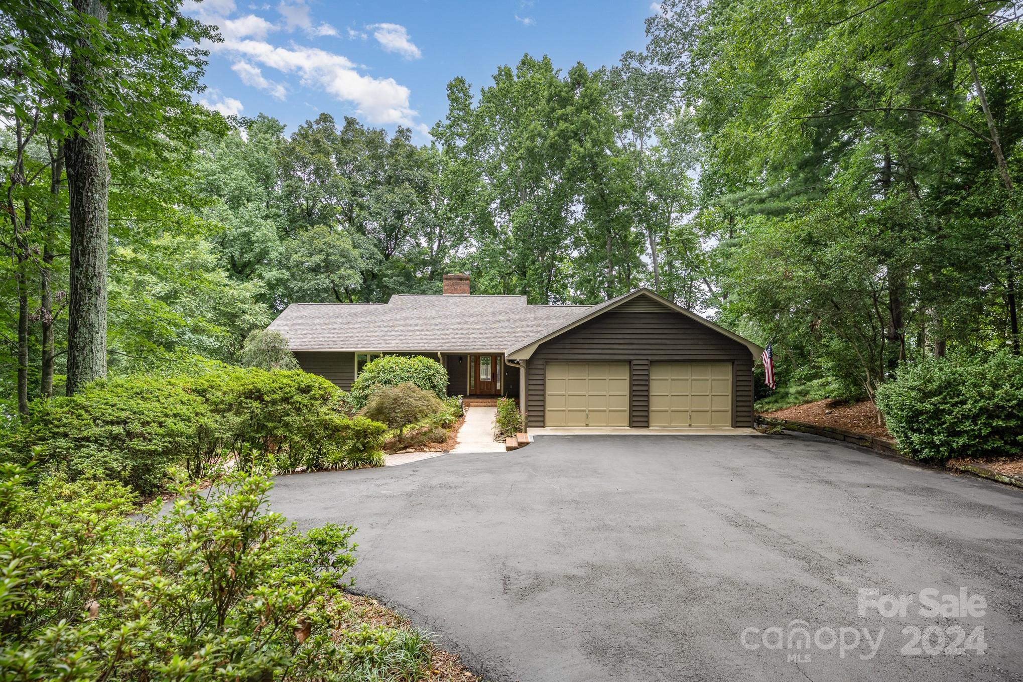 Lakewinds - Residential