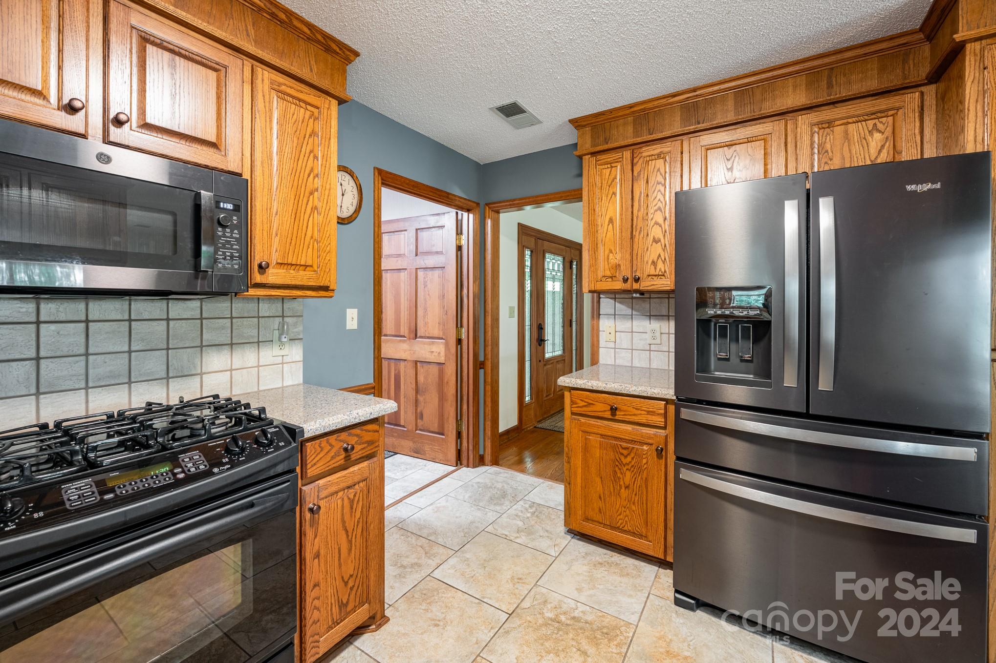 Lakewinds - Residential