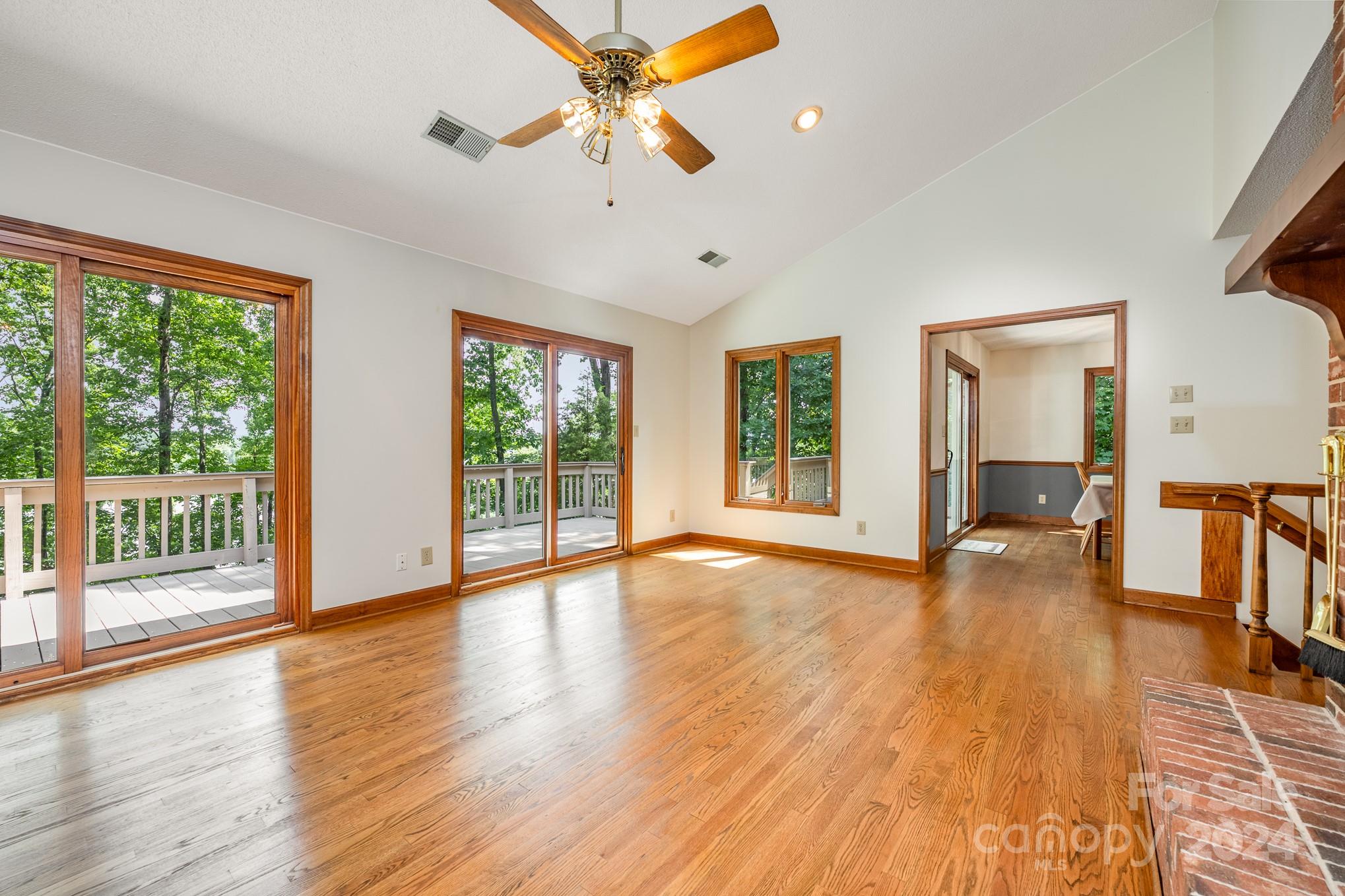 Lakewinds - Residential