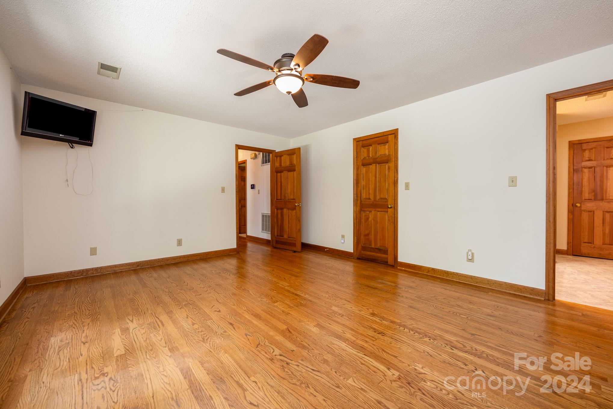 Lakewinds - Residential