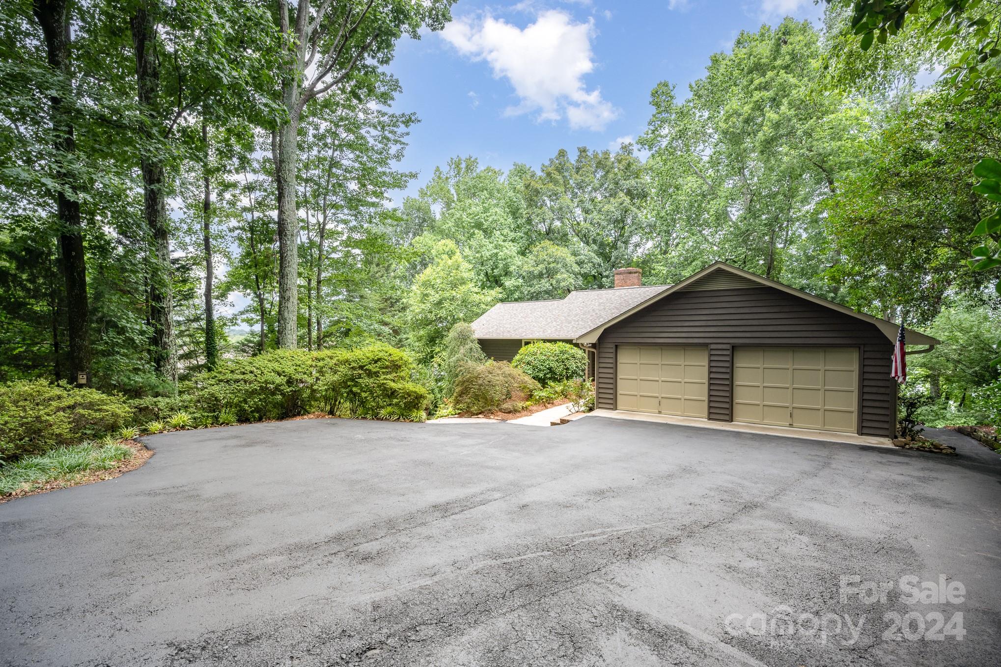 Lakewinds - Residential