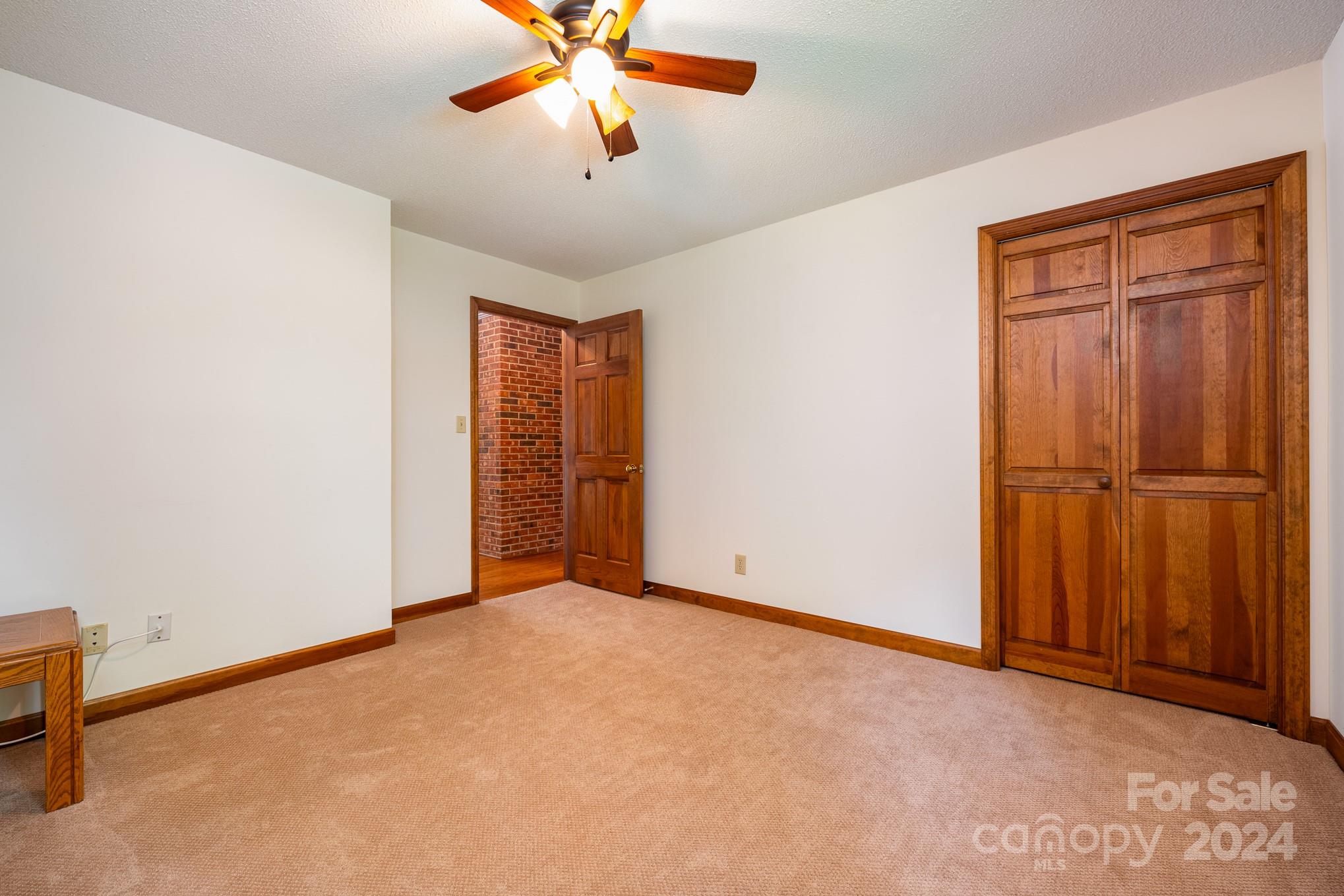 Lakewinds - Residential