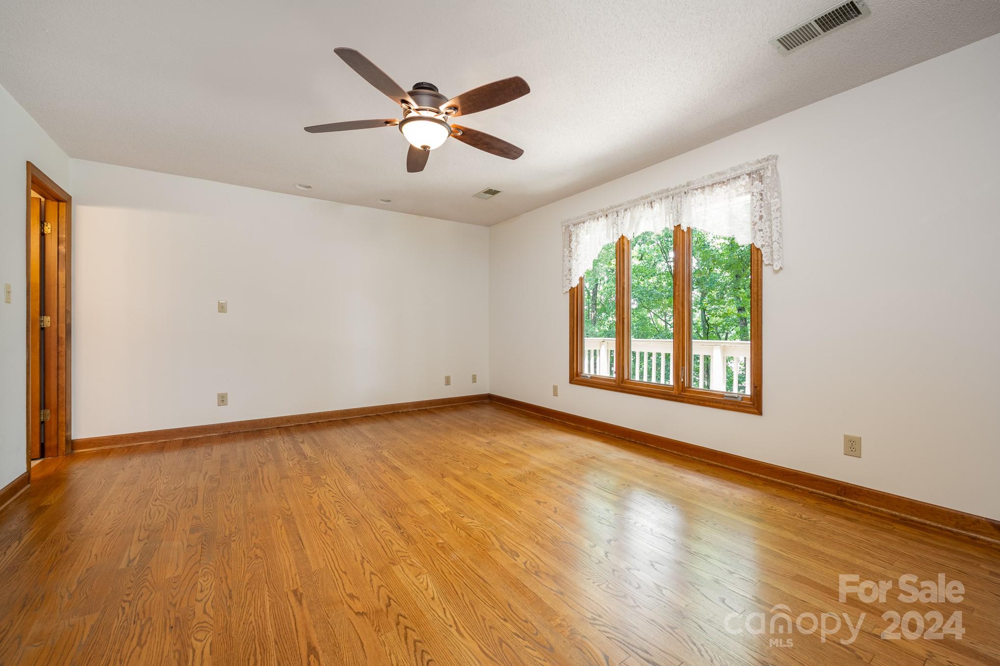 Lakewinds - Residential