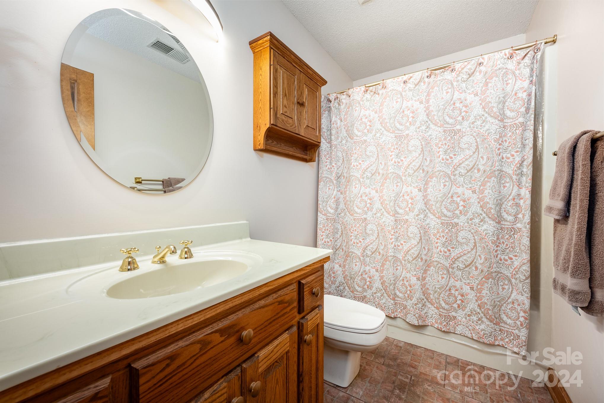 Lakewinds - Residential