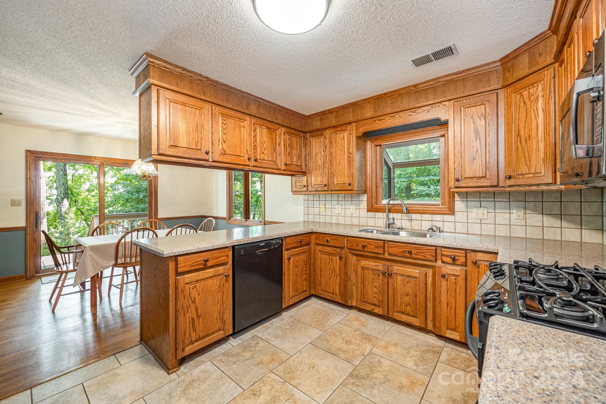 Lakewinds - Residential