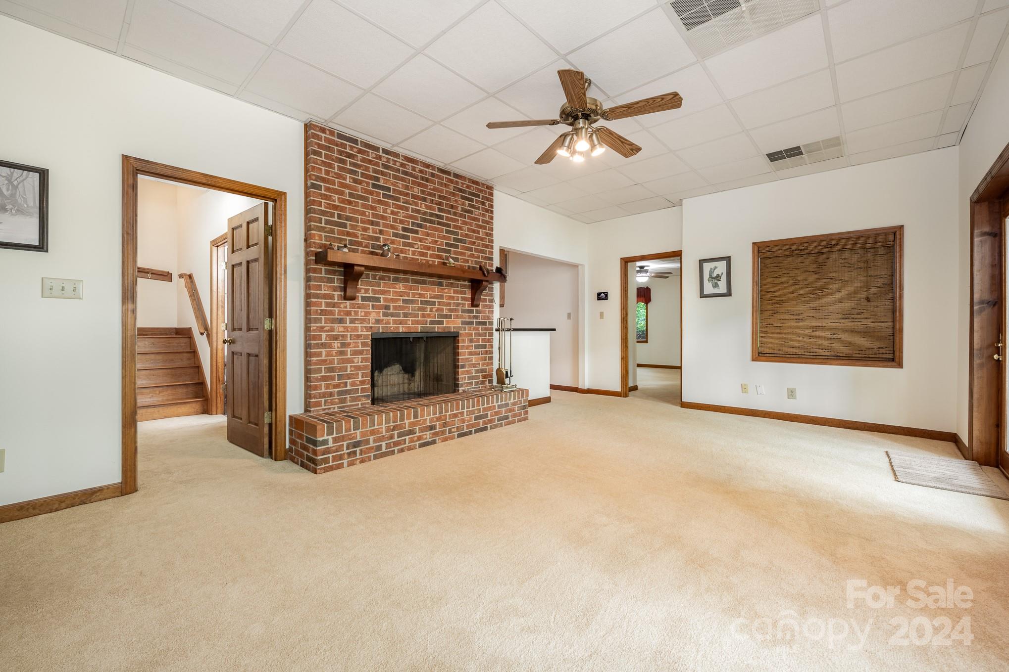 Lakewinds - Residential