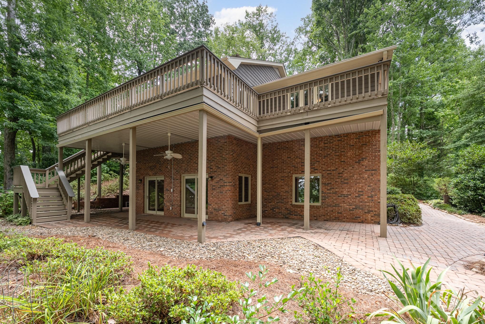 Lakewinds - Residential