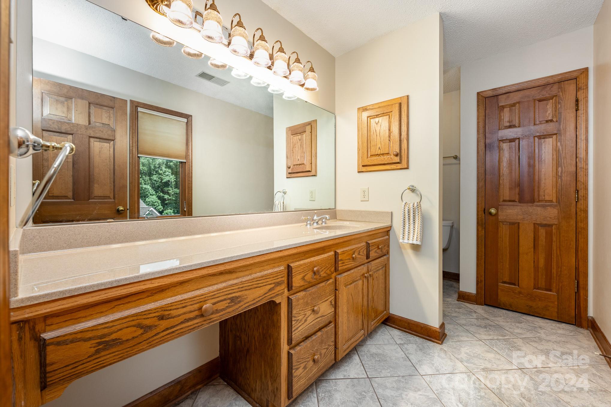 Lakewinds - Residential