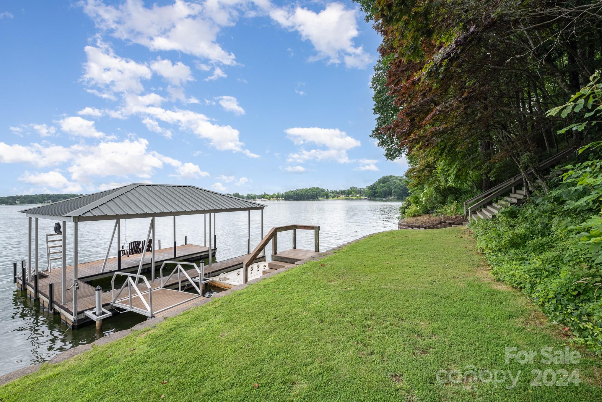 Lakewinds - Residential