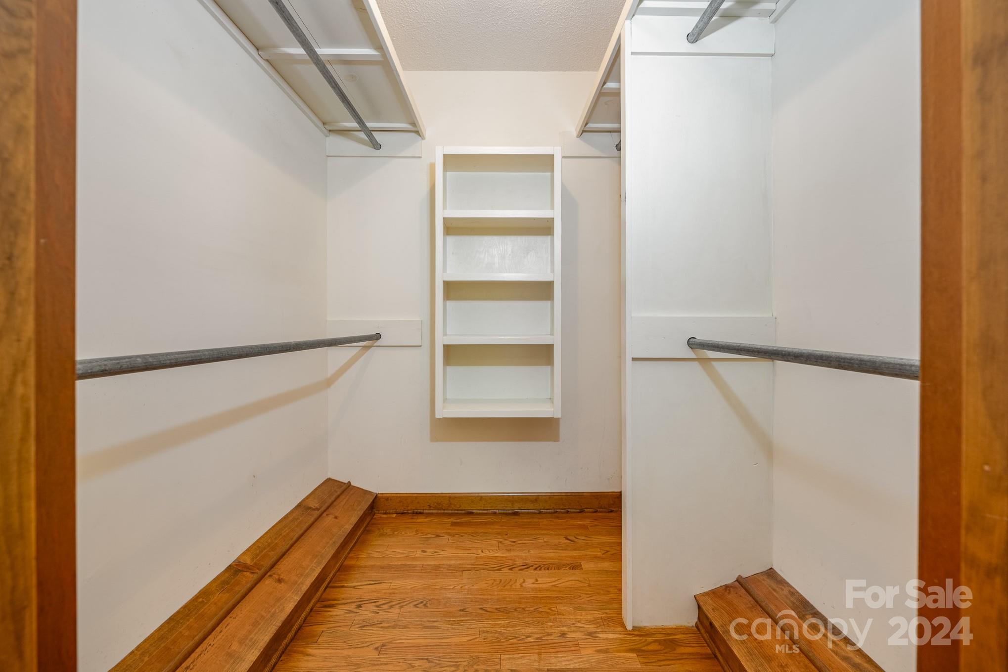 Lakewinds - Residential