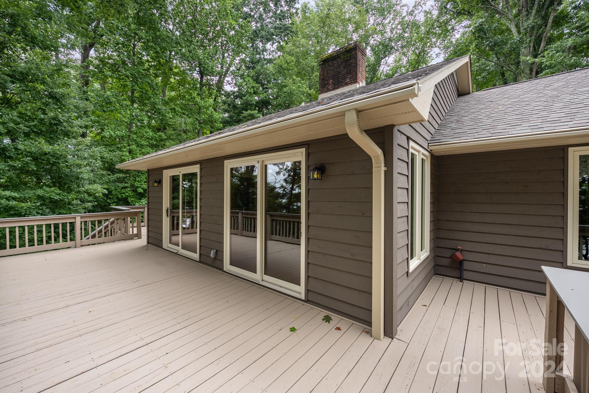 Lakewinds - Residential