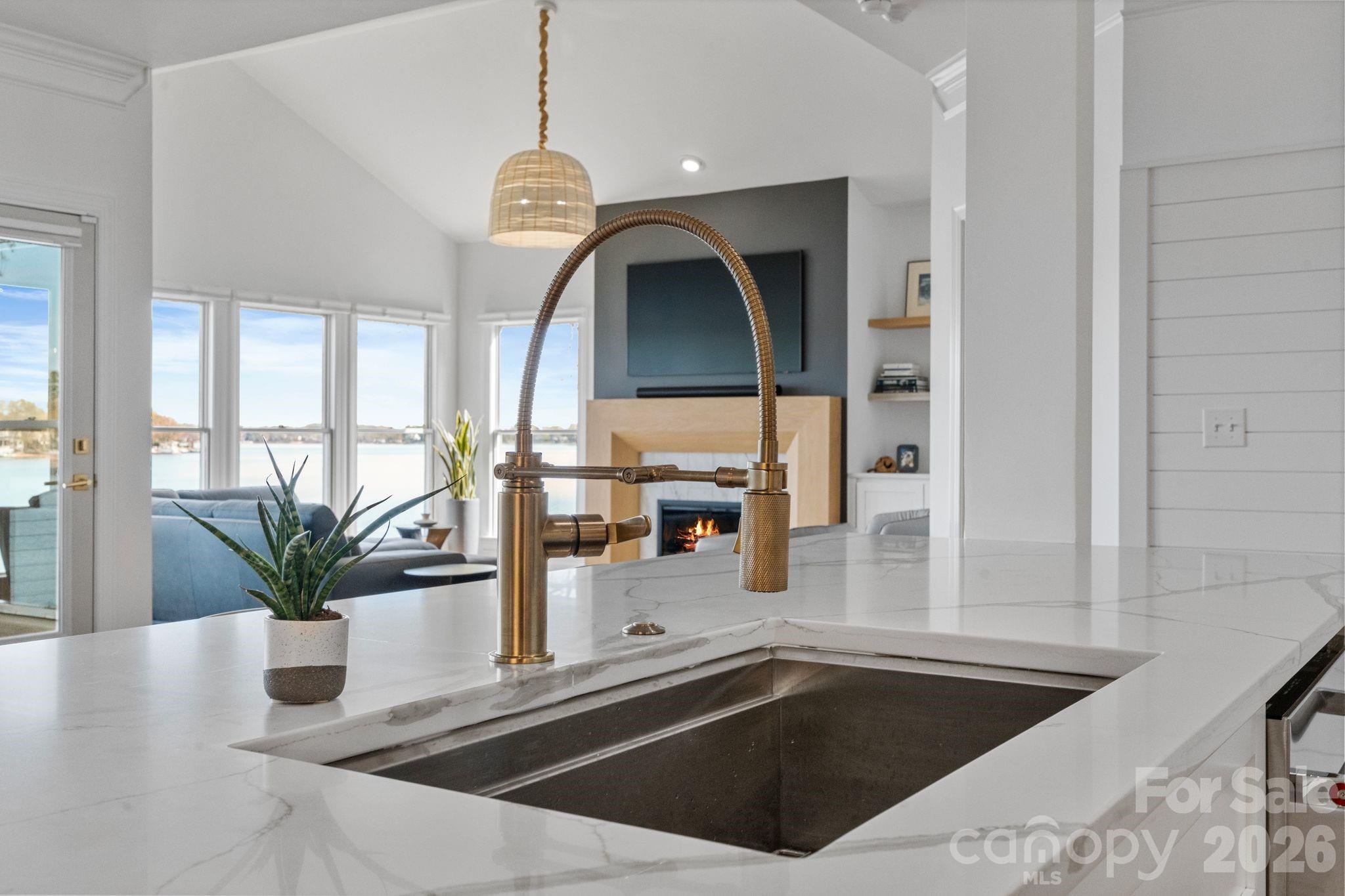 The Peninsula - Residential