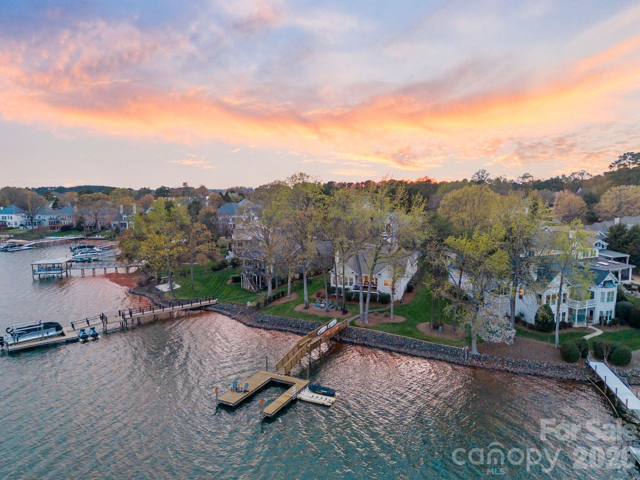 The Peninsula - Residential