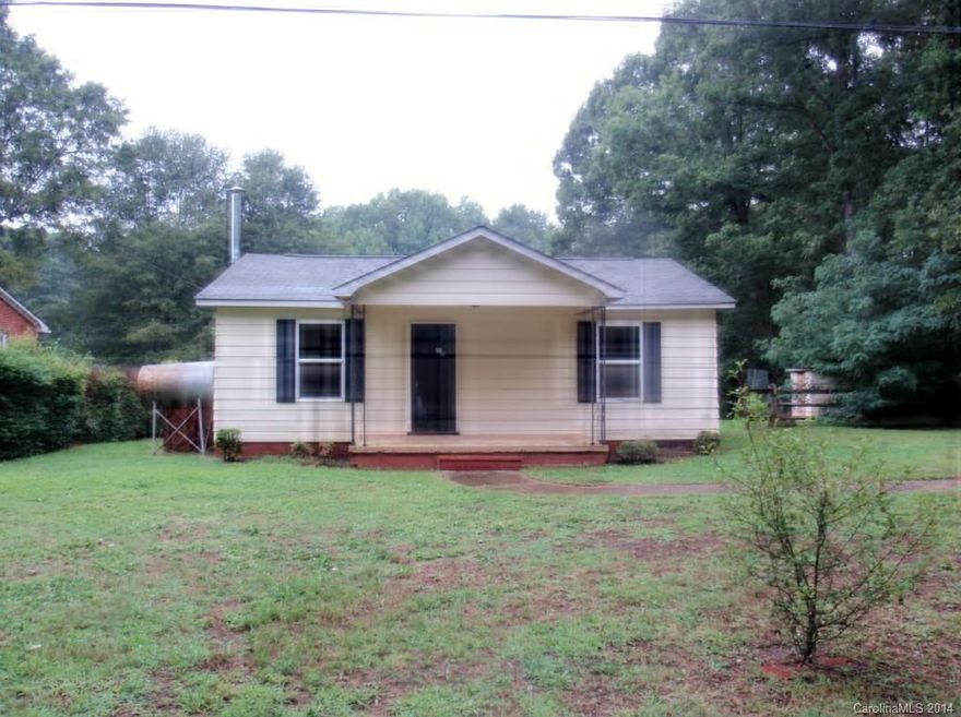 Great home for the first time buyer's!!! 2 bed room home located in a nice scheduled lot!! Don't miss the opportunity, schedule appointment today!