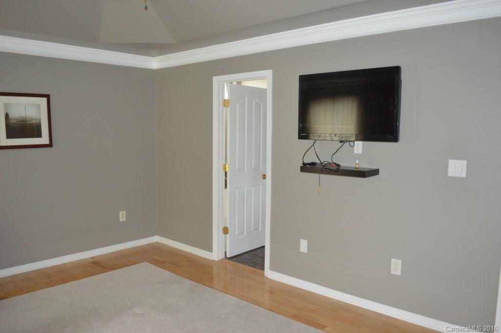 FOX CHASE - Residential