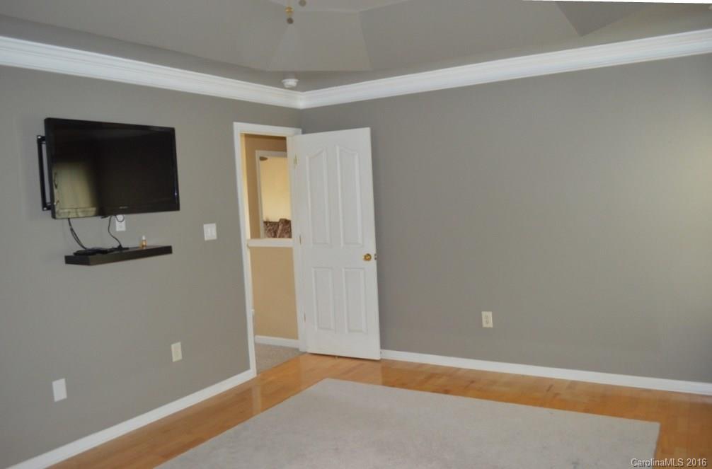 FOX CHASE - Residential