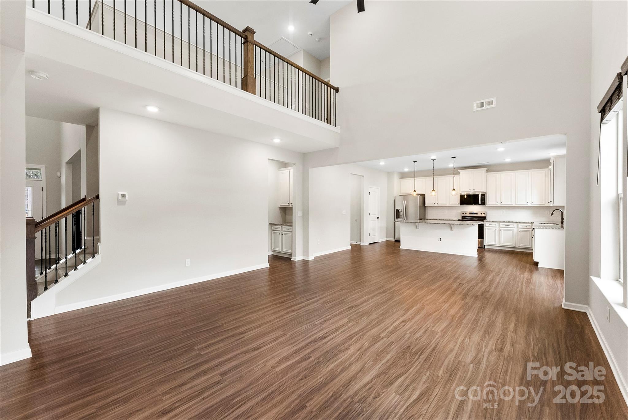 858 Oak Manor Drive SE