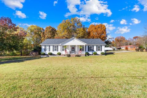 Photo of 116 Overcash Avenue, Kannapolis, NC 28081 (MLS # 4321479)