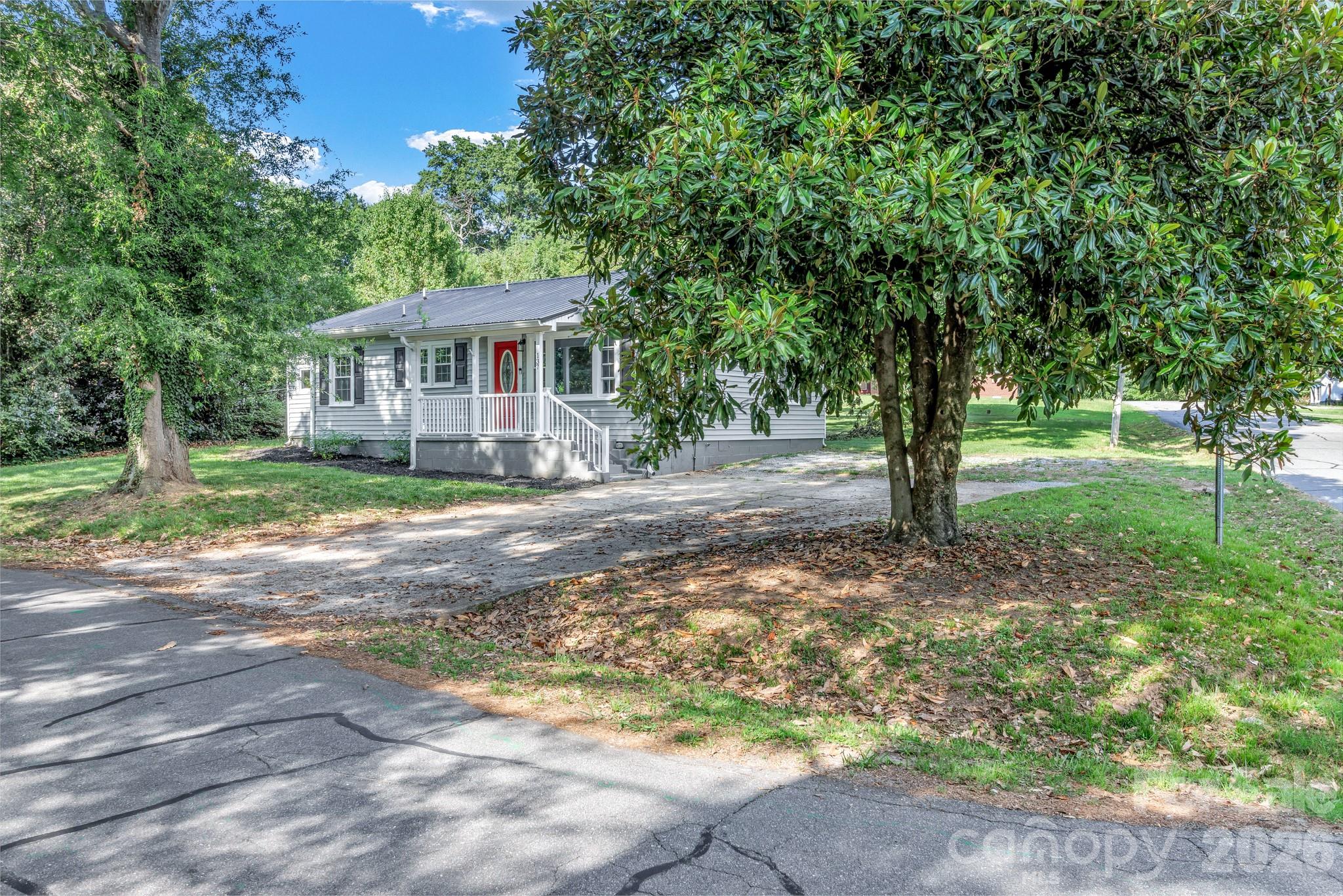 137 J E Morrow Street