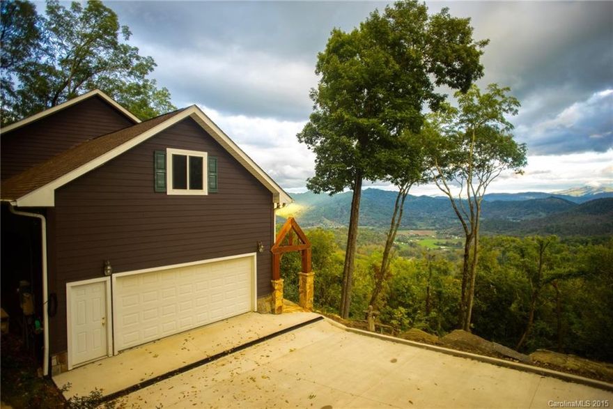 STUNNING HOME-STUNNING VIEW! Covered porch overlooks Jonathan Valley, Chambers Mt, & Cold Mountain. Private cul-de-sac setting in desirable Crystal Tree. Fantastic kitchen: gas cooktop, double ovens, huge walk-in pantry. Spacious dining area w/gorgeous built-in. Wood-burning Buck Stove. Master on main with HUGE walk-in closet and outstanding bath. 2nd Level: Huge family room with view & wet bar, 2 big BRs, bath, bonus BR, BIG office w/view. PLUS huge carpeted bonus/storage room over 2-C garage.