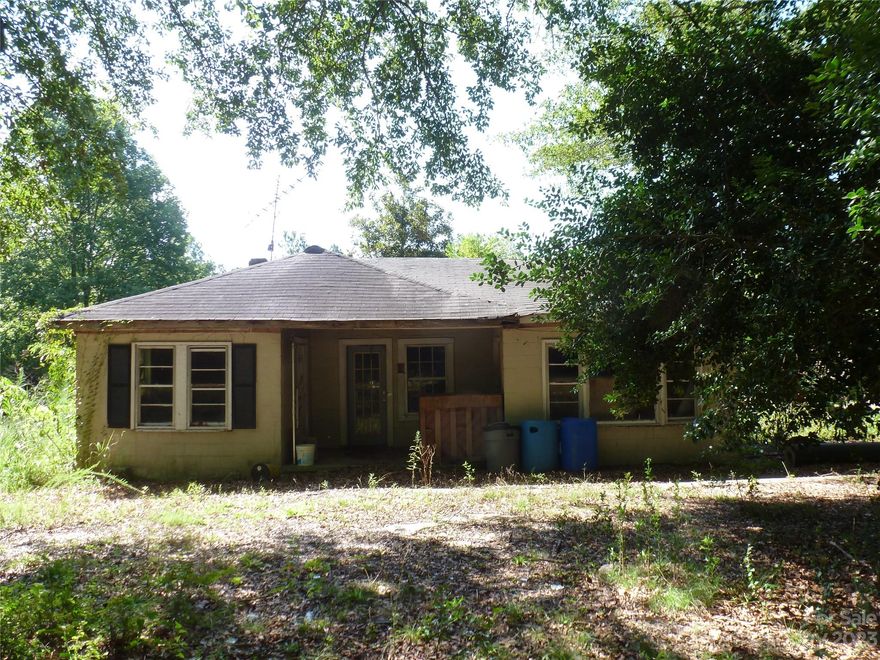 Attention investors!  This 3 Bedroom, 1 Bath Ranch sits on 1 acre.  Needs a total rehab.  Cash only!