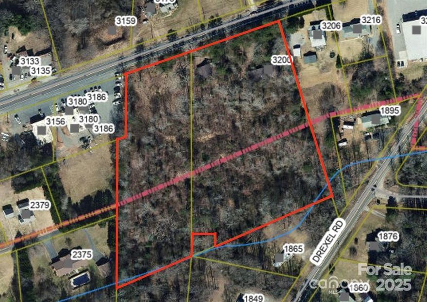 Over 400FT of Road frontage on HWY 70! Conveniently located between Morganton and Hickory. Per NC traffic volume, approximately 10,000+ cars per day! Endless opportunities. Please consult with agent or planning and zone in regards to use.