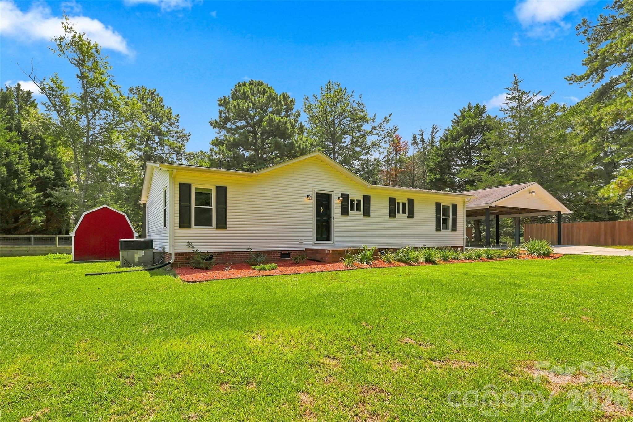 1973 Davis Circle, Clover, SC, 29710