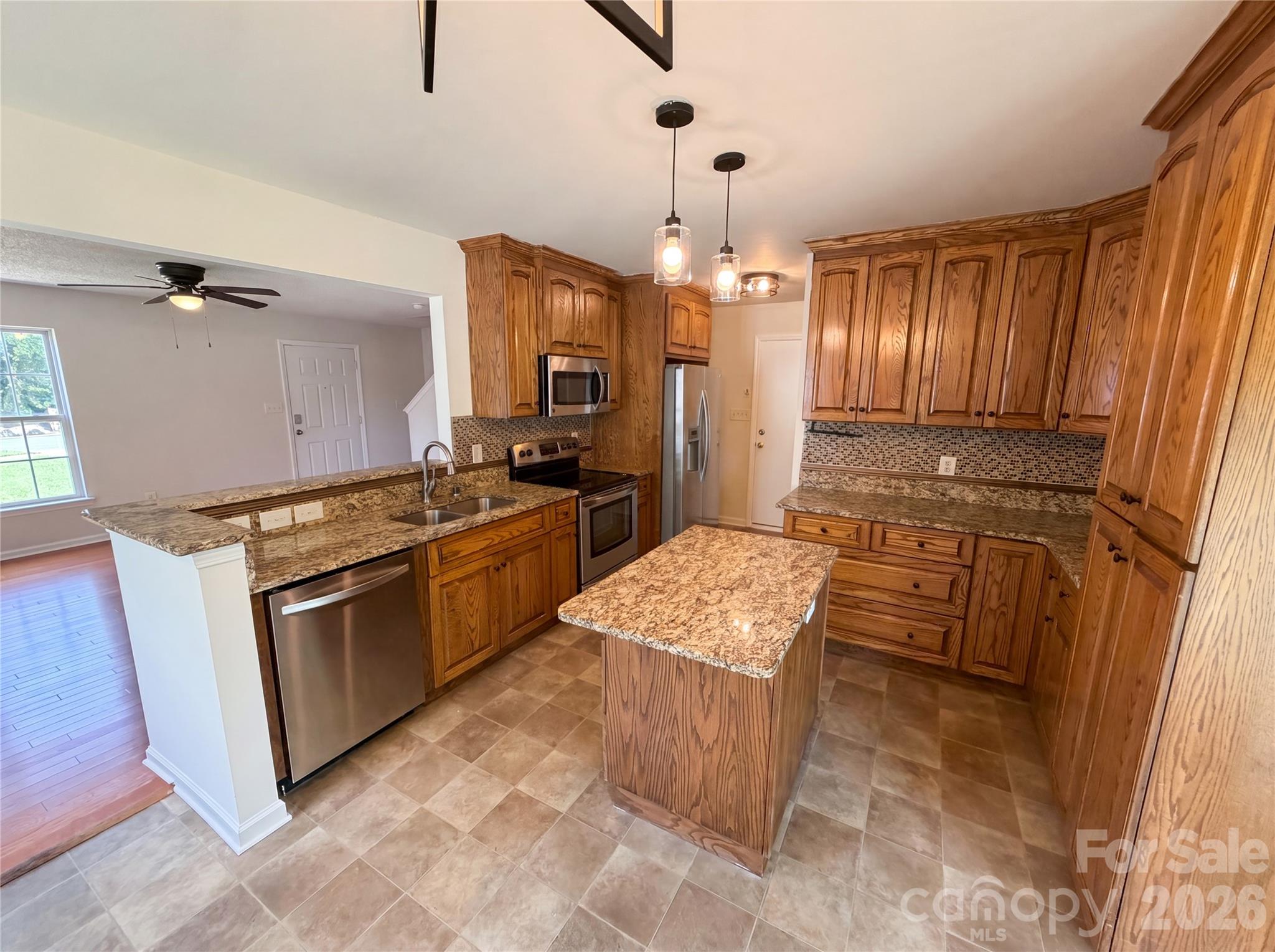 6121 Linda Vista Lane
