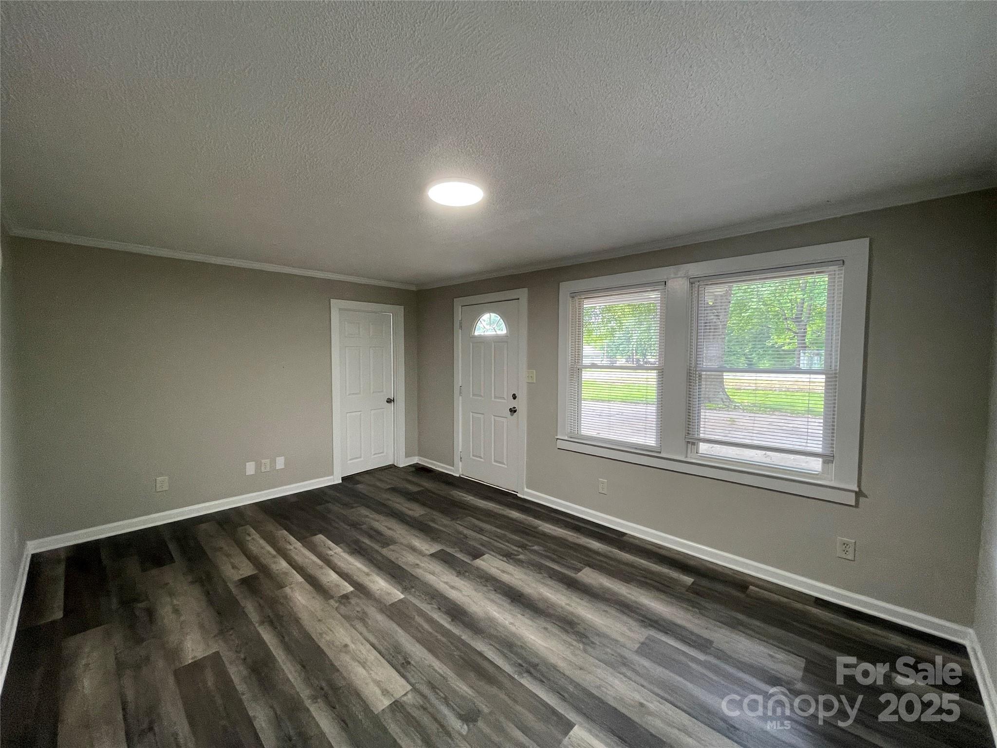 1404 Linwood Road
