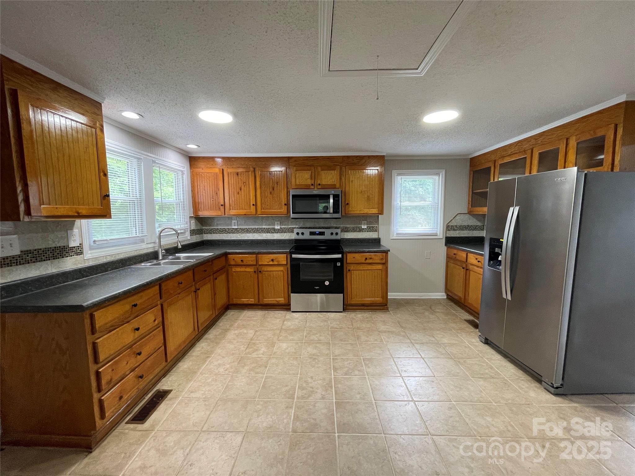 1404 Linwood Road