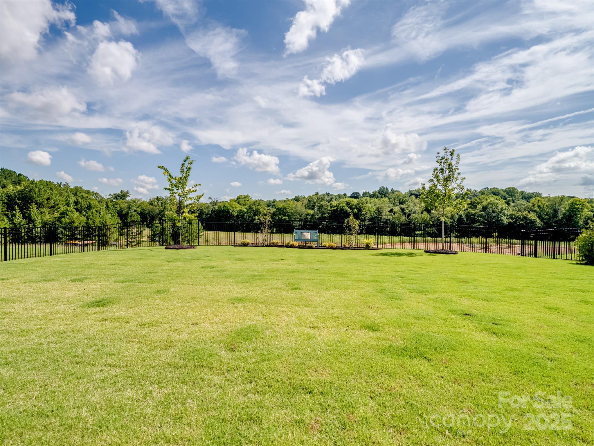 423 Lucky Drive NW