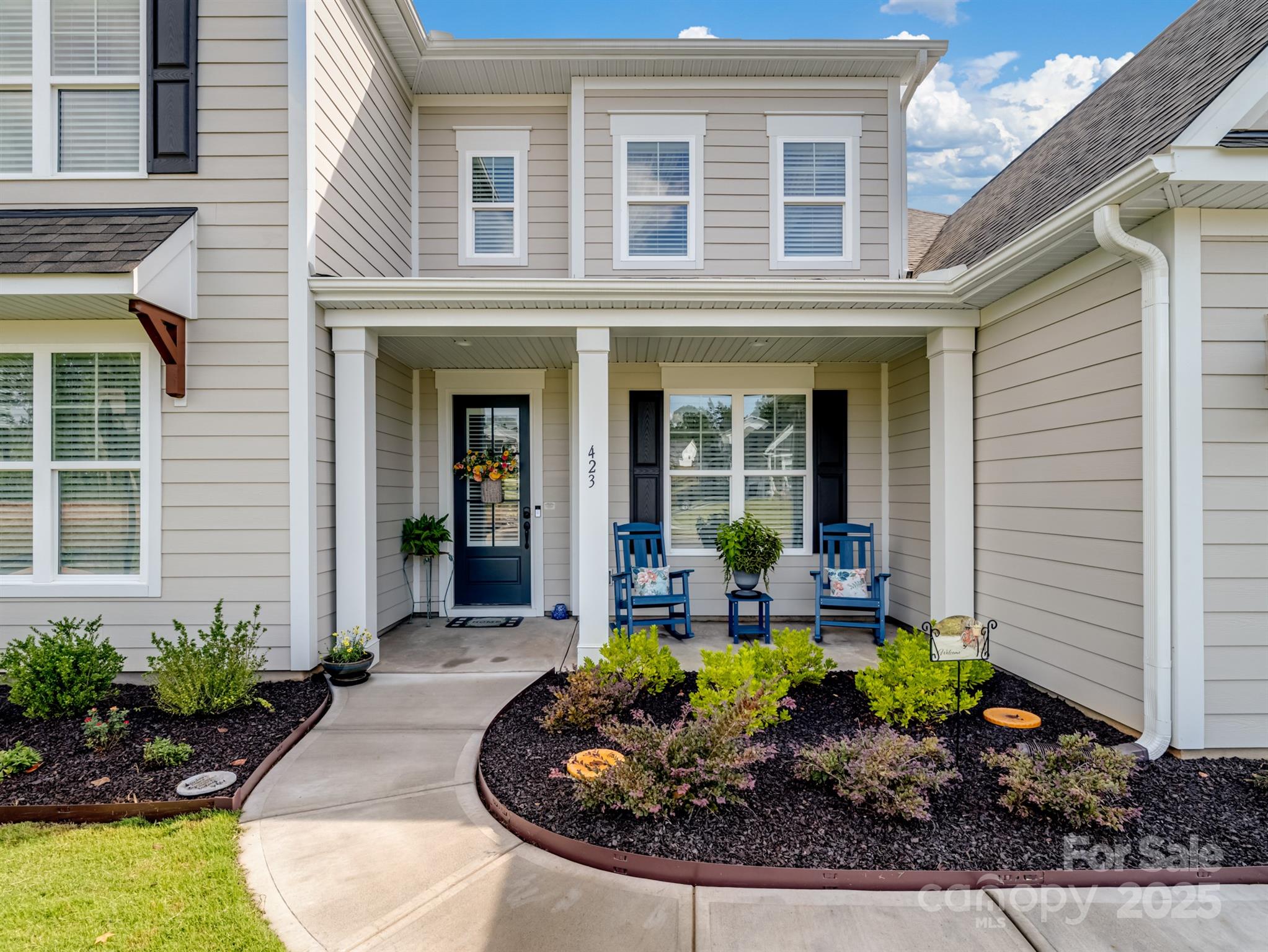 423 Lucky Drive NW