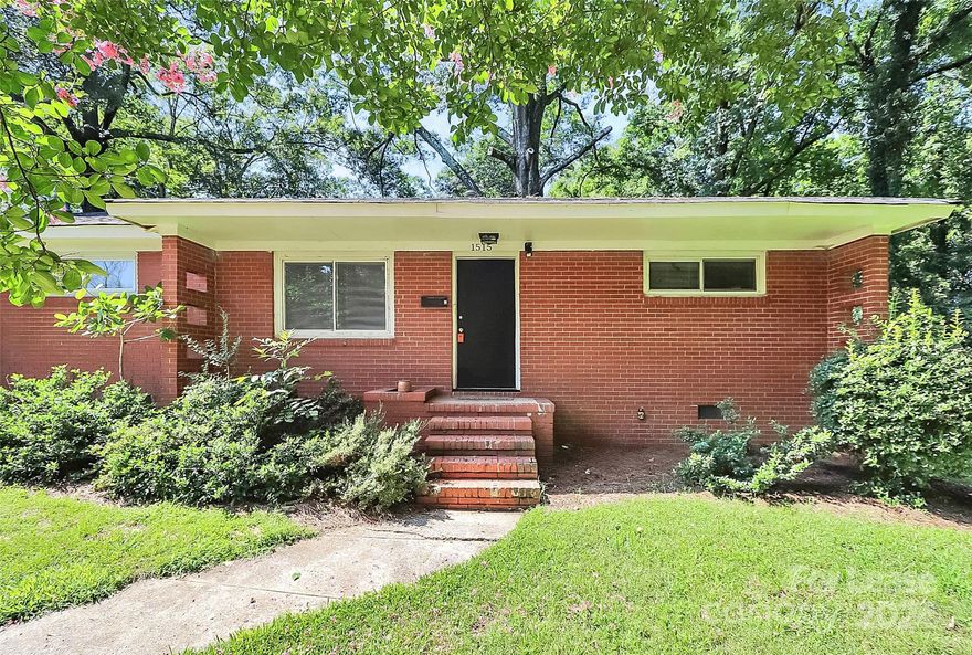 Don't miss this charming 2BD/1BA end unit townhome located near the heart of Plaza Midwood on Pecan Ave. Updated kitchen with stainless steel appliances, tile backsplash and granite countertops. Original hardwood flooring. Washer/dryer included in unit!

Pet Policy: Cats and Small Dogs, $250/Non-Refundable Fee & $20/Month Pet Rent Per Pet.