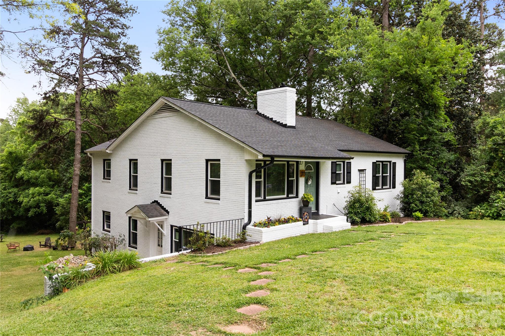 213 Hillcrest Drive