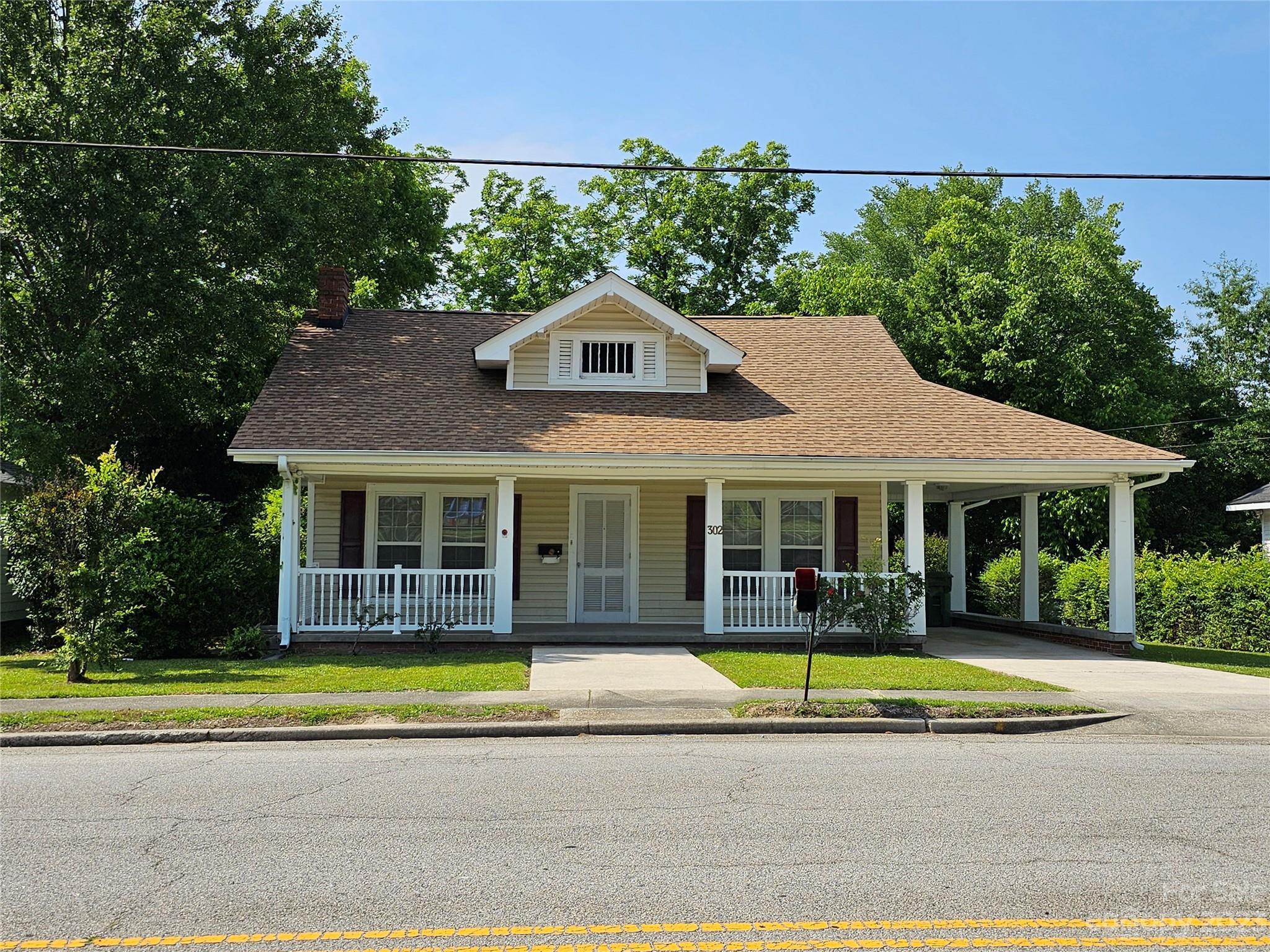 Photo 1 of 16 — 302 W Meeting Street, Lancaster, SC 29720