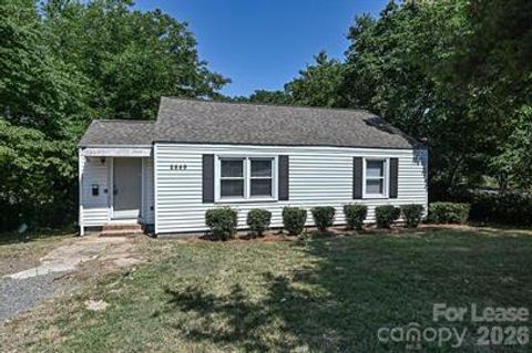 Photo of 2649 Roslyn Avenue, Charlotte, NC 28208 (MLS # 4361848)