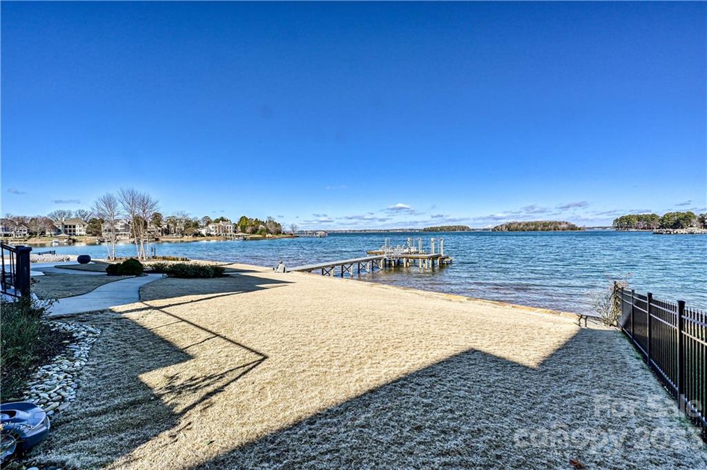 The Peninsula - Residential