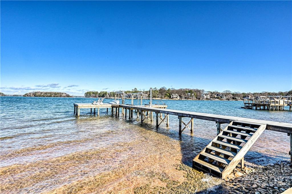 The Peninsula - Residential