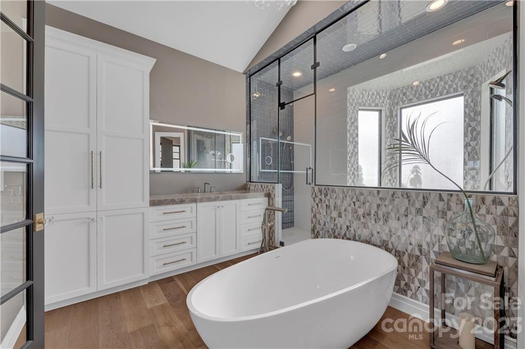 The Peninsula - Residential